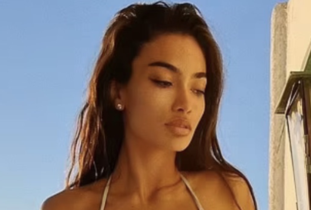 Victoria S Secret Model Kelly Gale Goes Topless Showing Underboob And