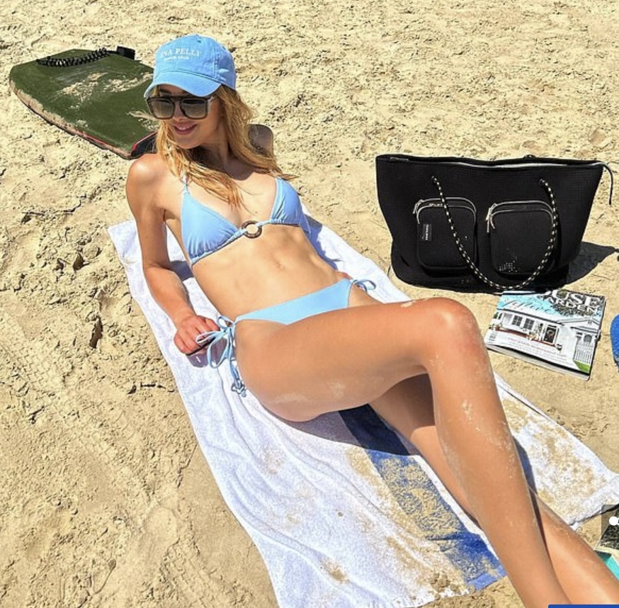 Rebecca Judd Goes Viral Showing Abs And Boobs In Blue Bikini Page 2