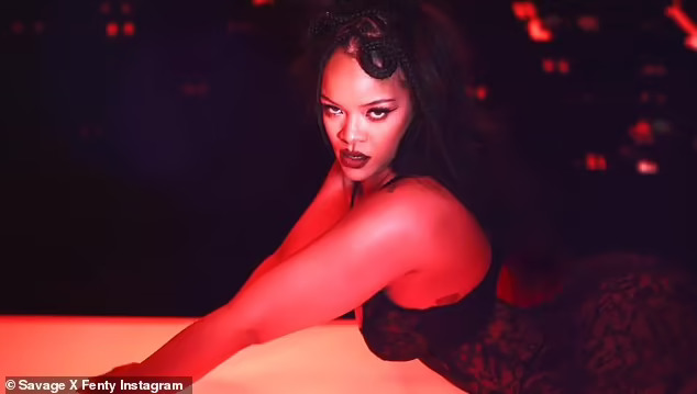 Watch Rihanna Flaunts Her Boobs And Curves In Latest Thirst Trap To