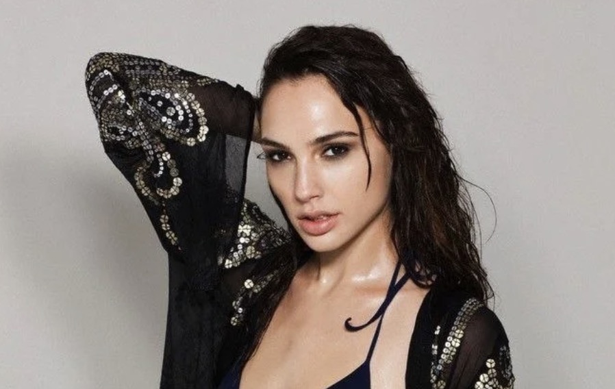 Gal Gadot Shows Off Her Thighs In Latest Thirst Trap Photos Page Of