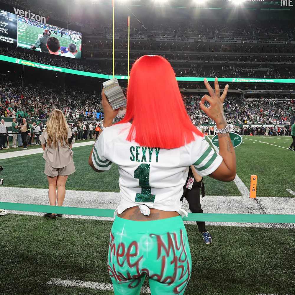 Rapper Sexyy Red And Woody Johnson Have So Much Fun During The Jets