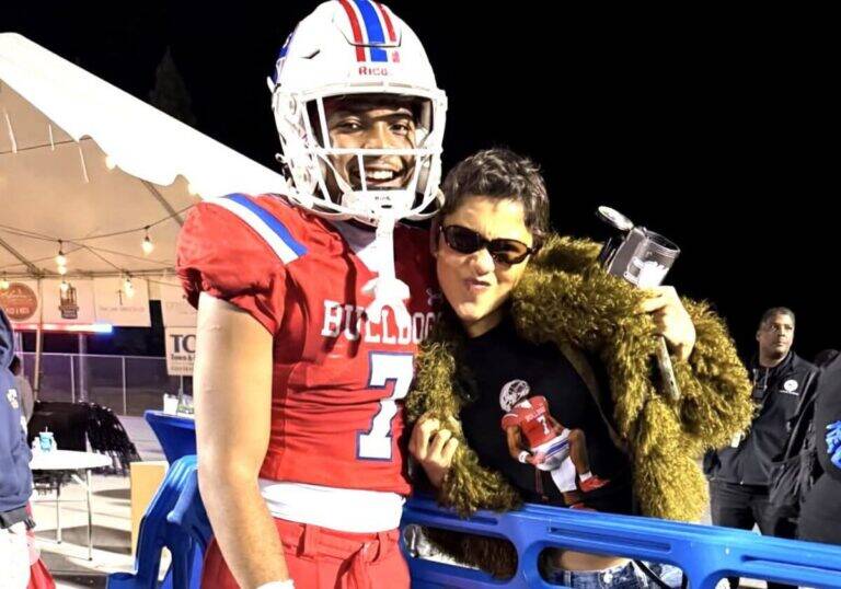Nderwall Zendaya Storms Nephew’s High School Football Game With ‘Wonderwall ...
