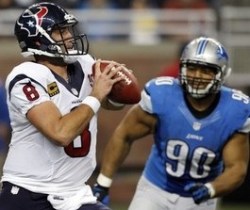 Suh prepares to hit Texans quarterback Matt Schaub 