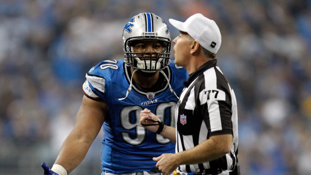 suh-takes-out-vikings-player
