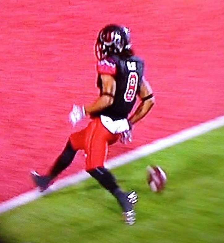 Video Utah Kaelin Clay Fumbles Celebrating Td Early Oregon Scores Blacksportsonline 