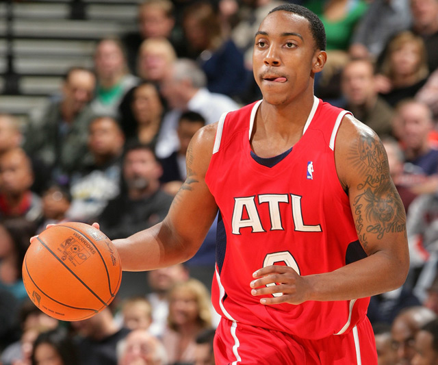 Jeff Teague Fakes Out Two Blazers For Easy Layup (Video ...