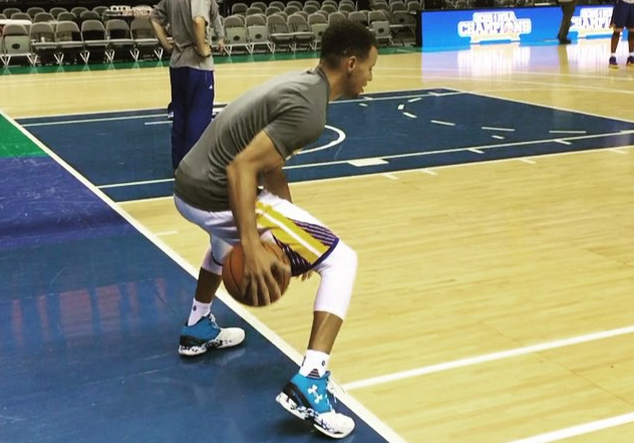 Video: Steph Curry Wears New Under 
