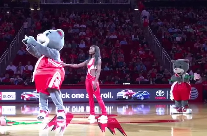 Houston Rockets Mascots Re-Enact Steve Harvey Miss Universe Mishap ...