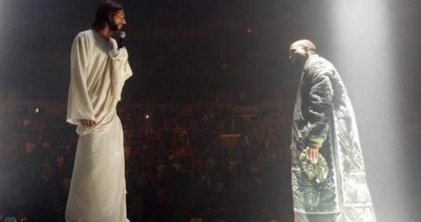 Kanye-West-with-Jesus-on-stage