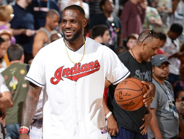 Indians use LeBron as kiss cam at game