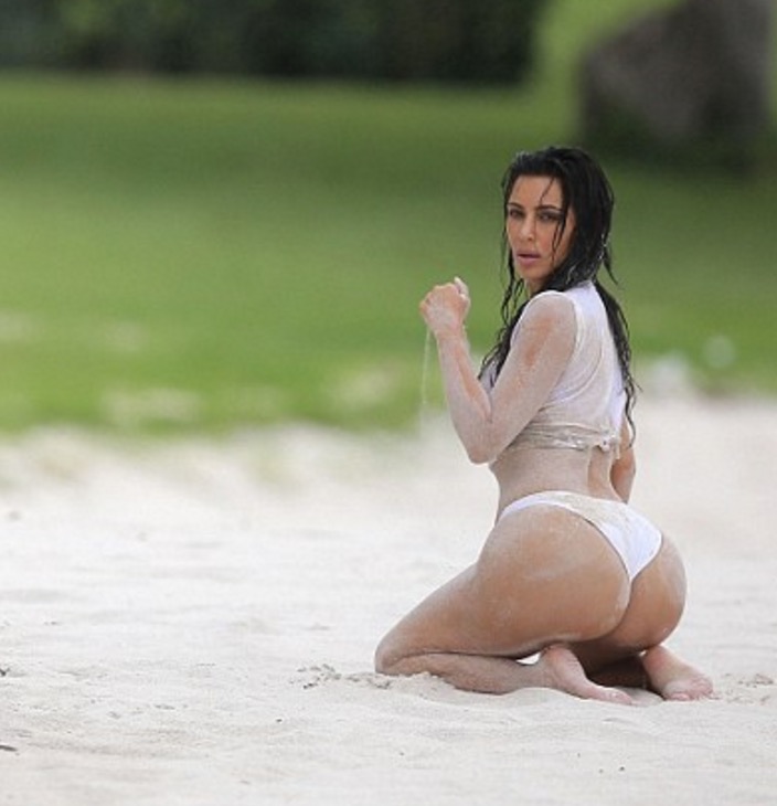 704px x 730px - Kim Kardashian Nude Naked Beach 5 | BlackSportsOnline