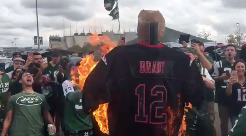 Video: Tom Brady Jersey Burned During Tailgate At Jets-Patriots ...
