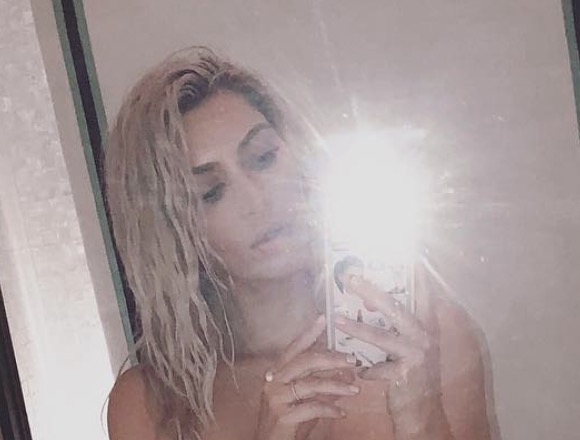 Kim kardashian naked in bathroom