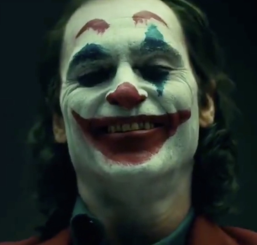 Social Media Has Thoughts on Joaquin Phoenix in The Joker Makeup (Video ...