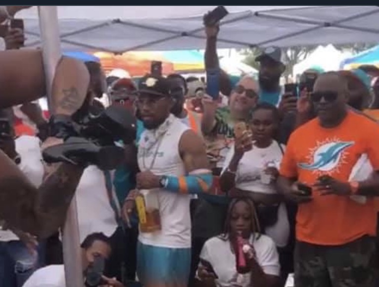 Miami Dolphins Fans Built A Strip Club During Tailgate Before Week 1 Game  (VIDEO)