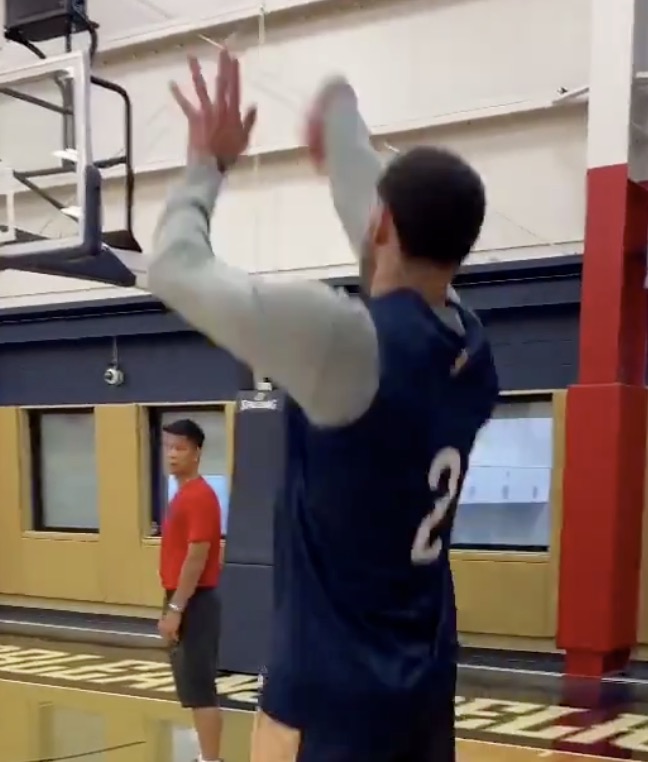 Video Lonzo Ball�s Debuts a New Shooting Form