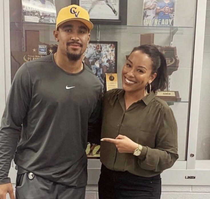 details-on-jalen-hurts-signing-with-young-money-sports-agency