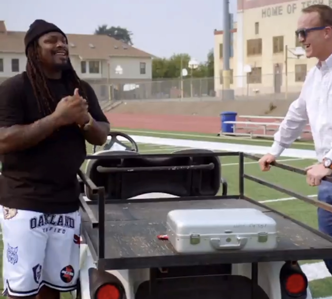 Video: Marshawn Lynch Tells Peyton Manning His Pregame Ritual Was To ...