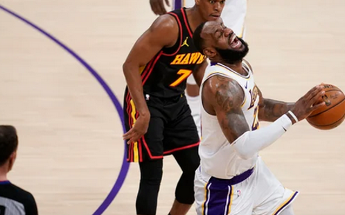 LeBron James Out Indefinitely After Right Ankle Injury; Says He'll ...