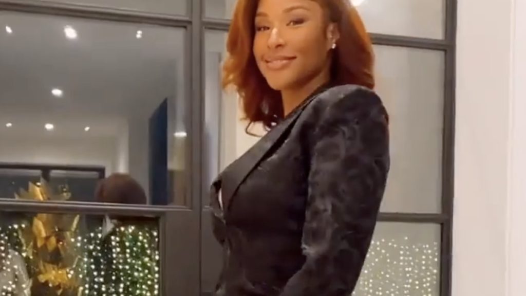 LeBrons Wife Savannah James Goes Viral After Debuting Red Hair in Latest Social Media Photos pic photo