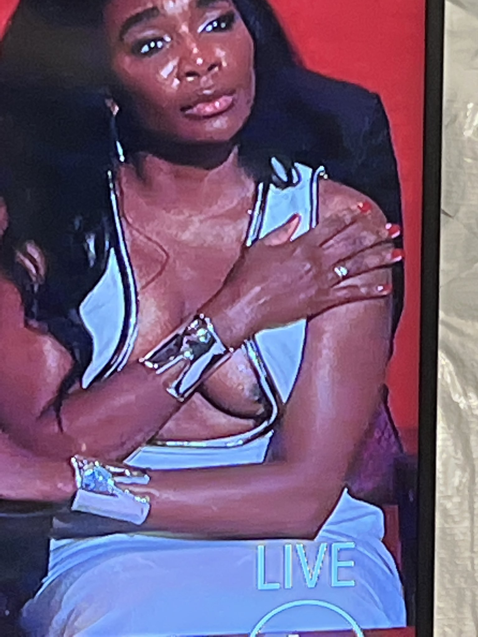 Venus Williams Had An Unfortunate Nipple Slip During Will Smith's  Acceptance Speech (PIC)
