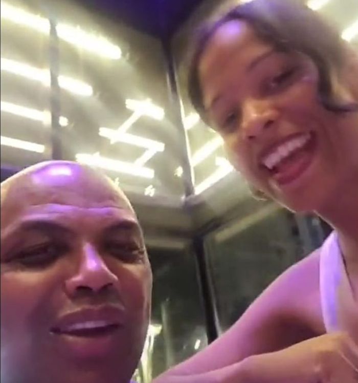 Charles Barkley Flirts With Young Lady He Met At The Bar Who Wanted To Do A Tiktok Video 