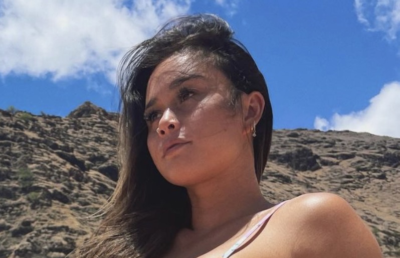 Pro Surfer Alessa Quizon Shows Off Her Curves In Plunging Bikini
