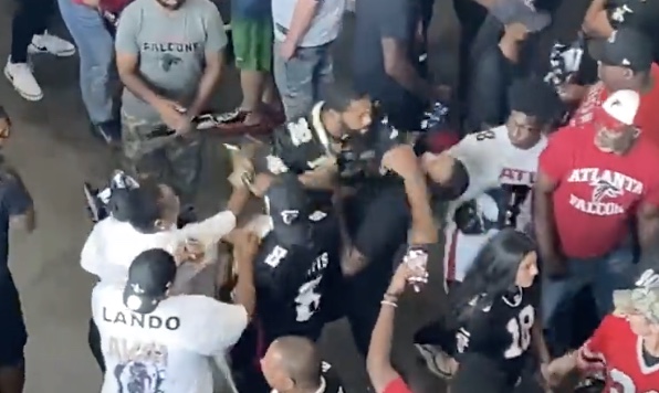 Saints Fan Drops Falcons Fan With 3 Punch Combination As Massive Brawl ...