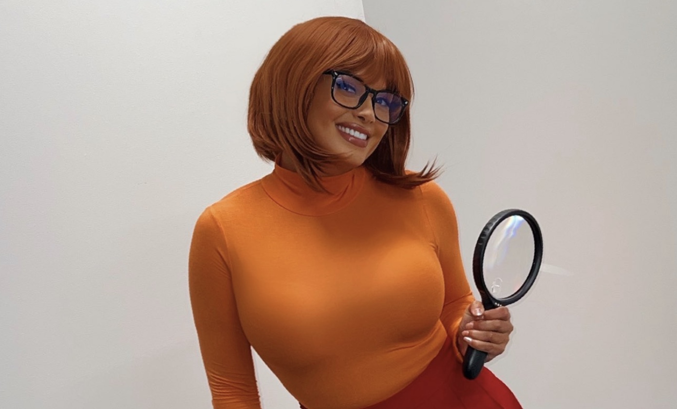 Fans Go Crazy Over Fox Sports’ Joy Taylor’s Velma Halloween Costume