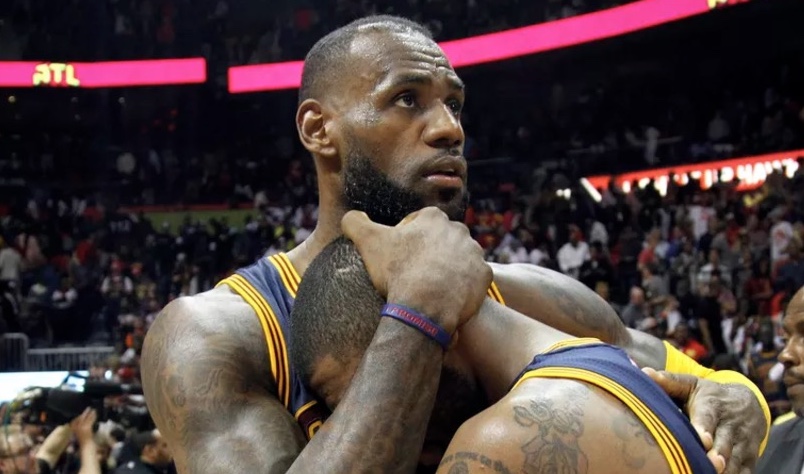 LeBron Says Kyrie Irving Should Be Allowed to Play and His Punishment Was Excessive