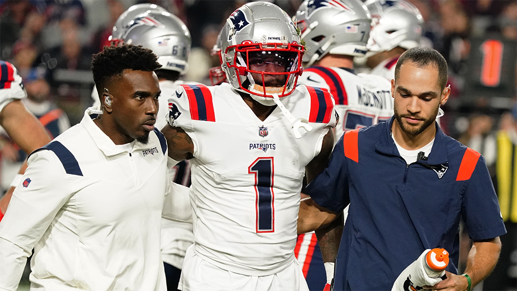 Patriots WR DeVante Parker On The NFL Needing To Get Their Sh*t Together After Refs Missed His Clear Concussion During MNF
