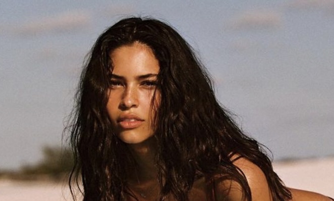 Model Juliana Herz Goes Topless Showing Off Her Curves At The Beach 