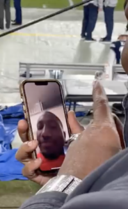 Watch Cowboys Fan FaceTime 49ers WR Deebo Samuel During Blowout Win Over The Buccaneers