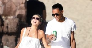 T.J. Holmes And Amy Robach Kiss While Enjoying Vacation in Mexico