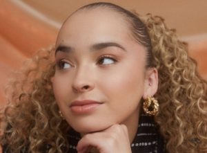 Ella Eyre Drops Bikini Thirst Trap Photos Showing Six Pack Abs In The Maldives