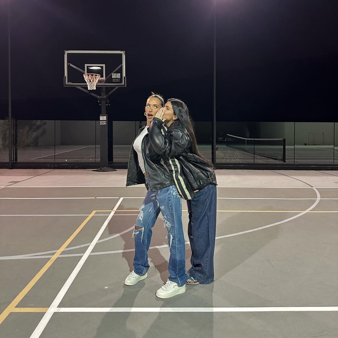 Watch Kylie Jenner Go Viral After Sharing A Kiss With Her Bff Anastasia Karanikolaou Page 2 Of 