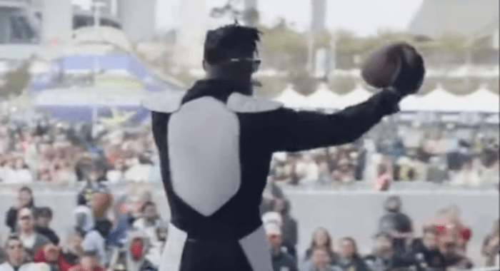 Watch Antonio Brown Go Viral At Rolling Loud After One Handed Catch While Performing On Stage