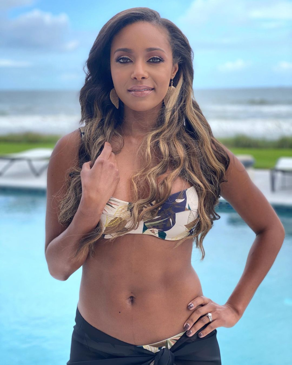 Wwe Star Brandi Rhodes Breaks The Internet With Bikini Thirst Trap Photos Page Of