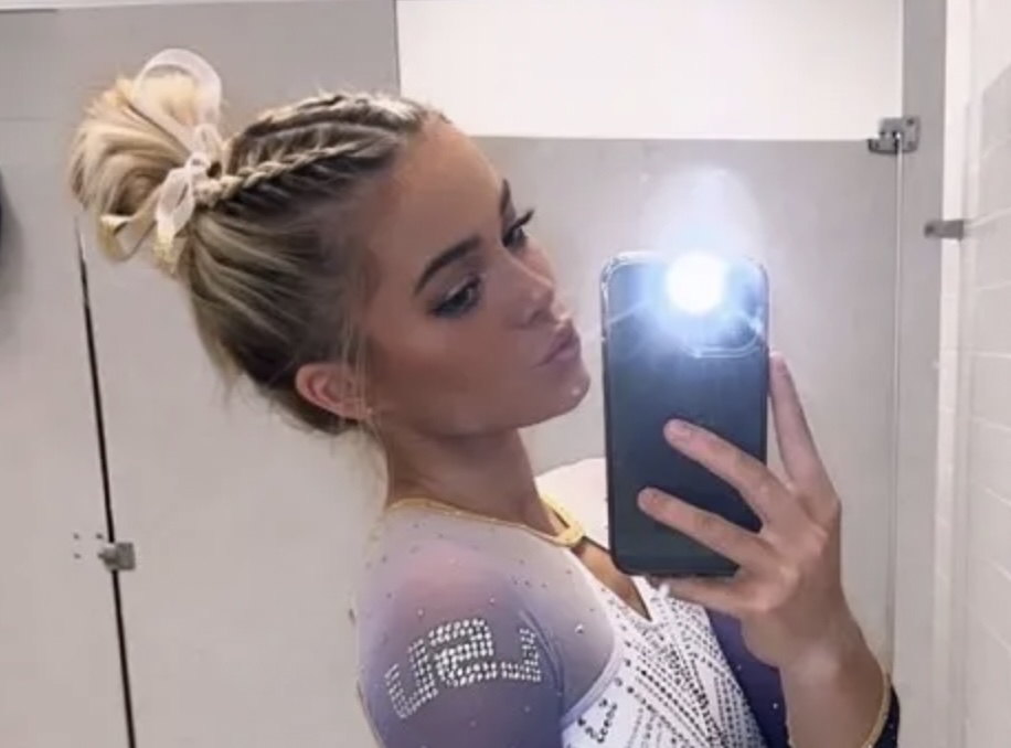 Lsu Gymnast Olivia Dunne Shows Off Curves And Boobs In Locker Room Before Playoff Meet