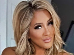 Watch OnlyFans Mom Sarah Blake Cheek Get Into Heated Argument With Christian Teacher At Her Son’s Hockey Game