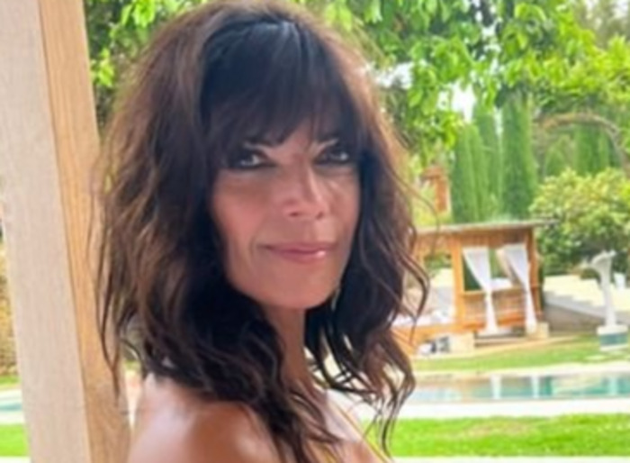 54 Year Old Jenny Powell Looking Spicy In Her Tiny Yellow Bikini While