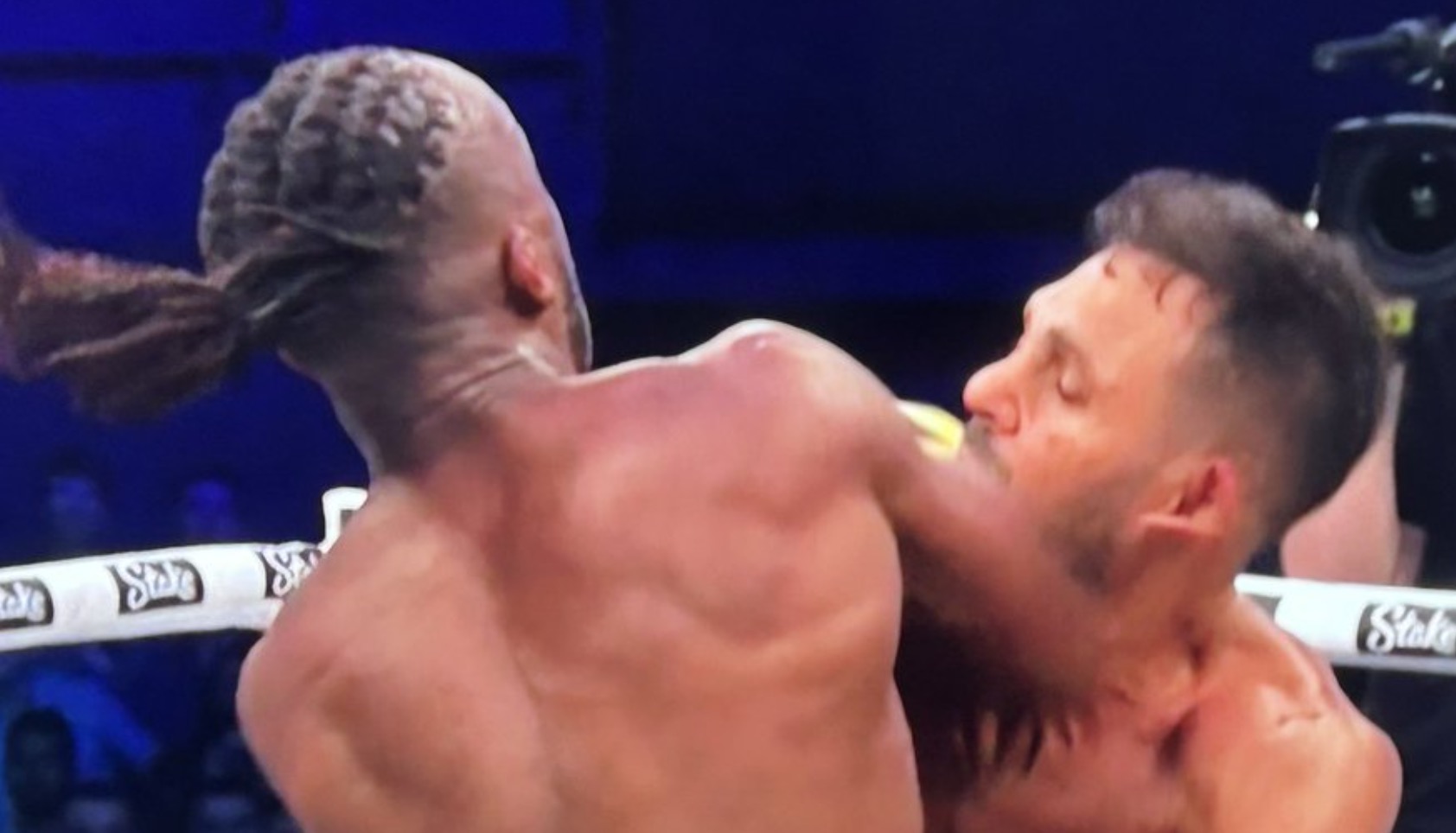 Video of KSI Knocking Out Joe Fournier With an Elbow to The Jaw