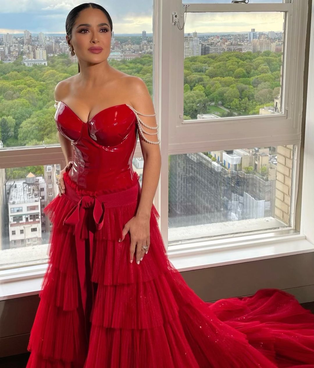 Salma Hayek Has Nip Slip In Strapless Corset Met Gala Dress Page 2 of