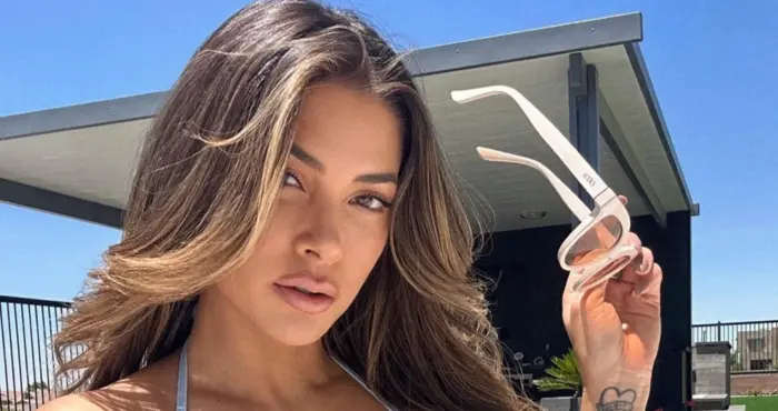 Ufc Octagon Girl Arianny Celeste Poses Sexy While Showing Off Cleavage In Tiny Blue Bikini