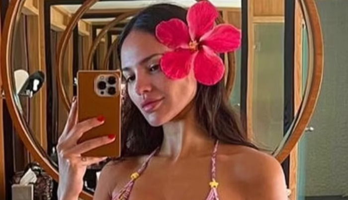 Eiza Gonzalez Suffers a Sideboob Slip While Rocking a Pink And Yellow  String Bikini In a Mirror Selfie - BlackSportsOnline