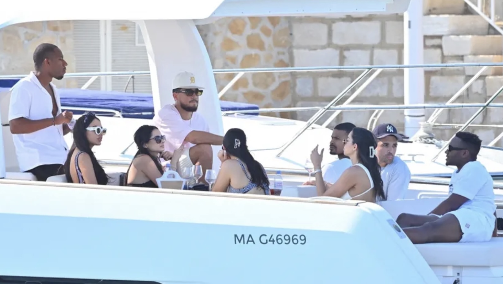 Devin Booker parties with women on yacht as feelings on Kendall