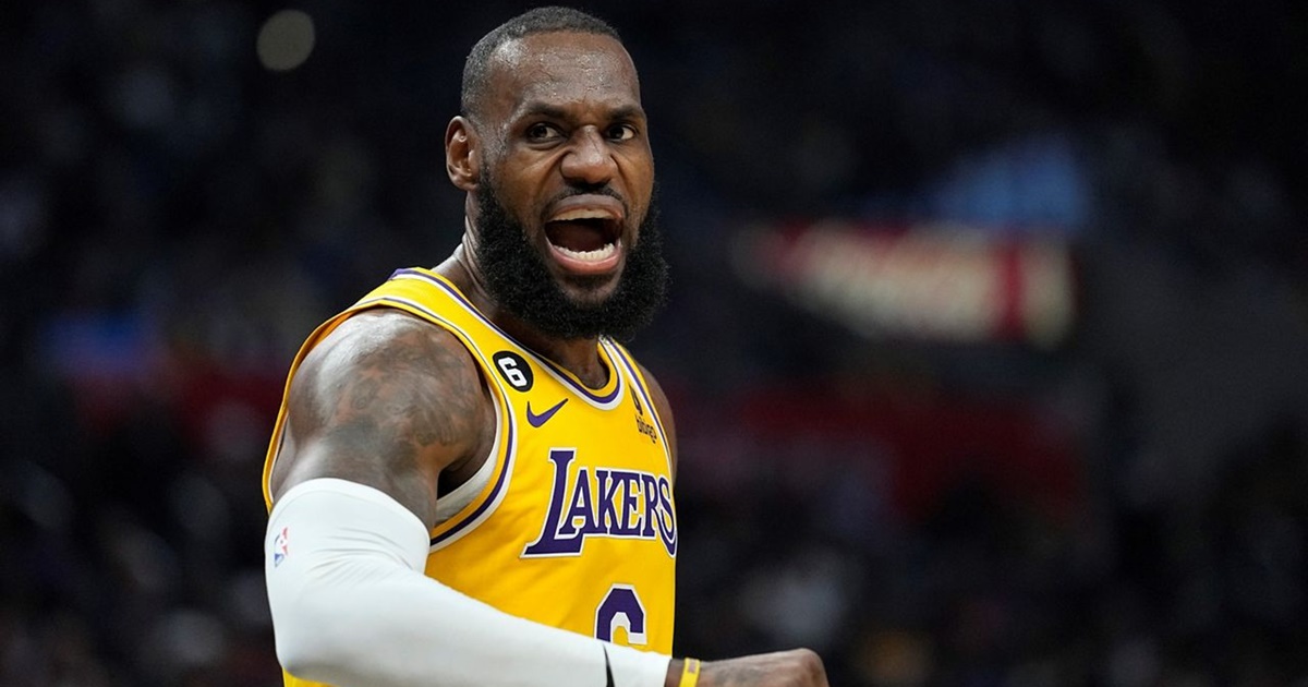Fans React To Reports That The Phoenix Suns Will Pursue LeBron James This Offseason