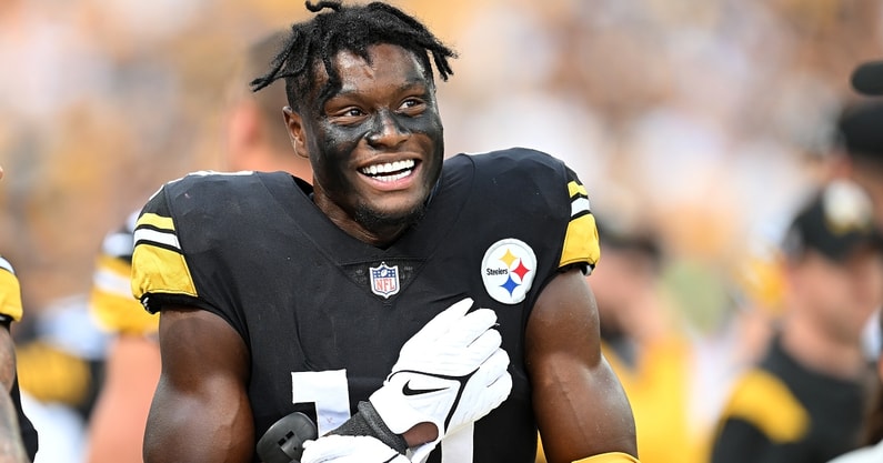 WATCH : After Recording Zero Catches in the Team’s Victory Over the Ravens, Shocking Footage of Steelers Wide Receiver George Pickens in the Locker Room Has Surfaced