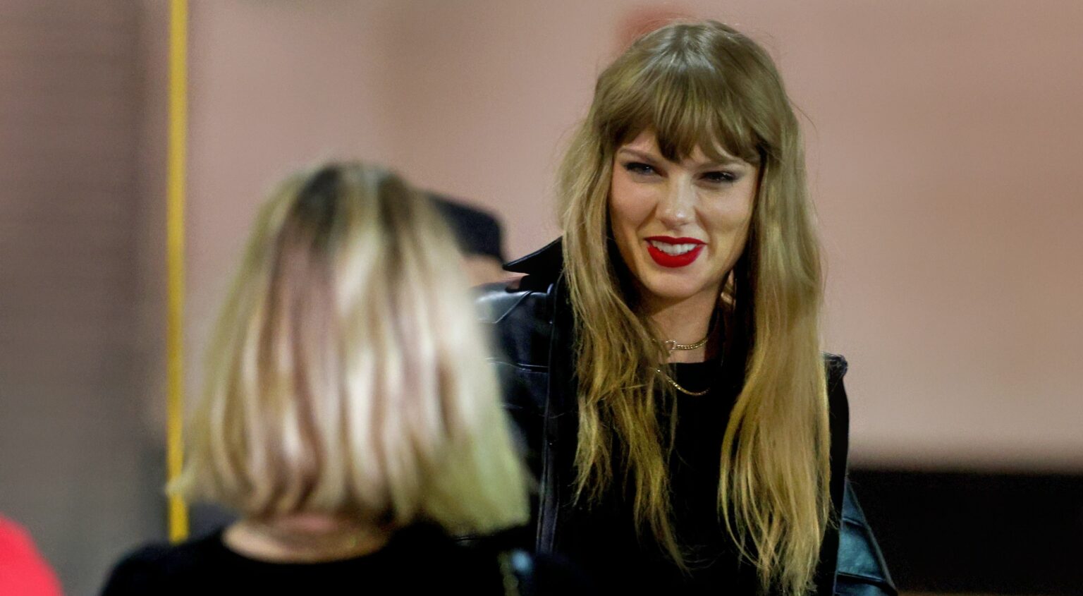 Taylor Swift at MetLife Stadium to watch Travis Kelce's Chiefs take on the  Jets