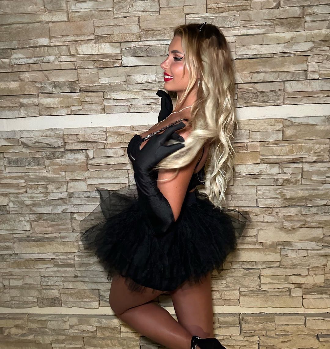 Watch Hot Swimmer Andreea Dragoi Drop Braless Thirst Trap Photos In A Black  Halloween Outfit - Page 4 of 5 - BlackSportsOnline